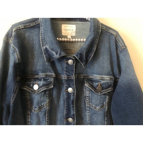 Torrid Womens Size 4 Blue Jean Denim Jacket Distressed Button Front Trucker - Picture 2 of 6